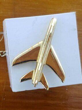 VINTAGE US AIR FORCE F-100 SUPER SABRE TIE TACK W/CHAIN